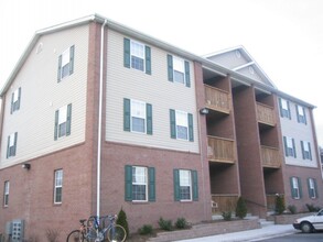 Building Photo - 105 Collegiate Ct