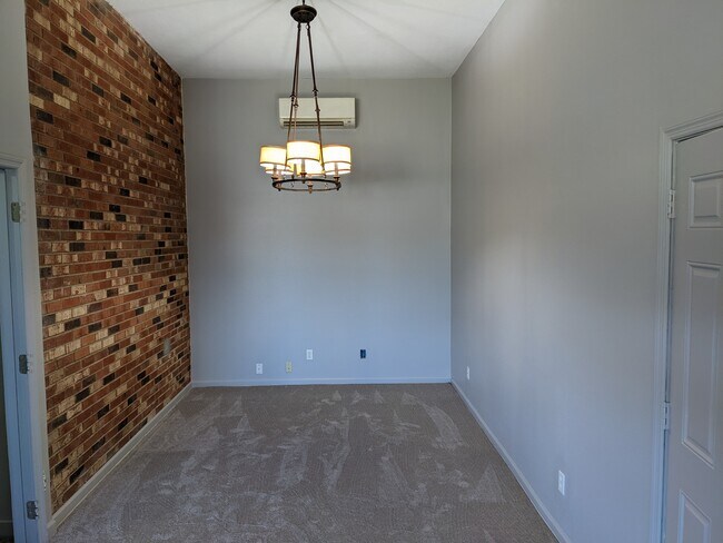 Foto del edificio - 4306 Fairbluff Rd