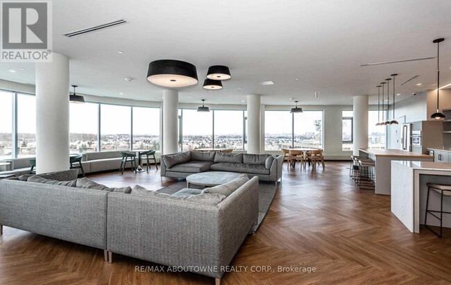 Photo du bâtiment - 2520-2520 Eglinton Ave W