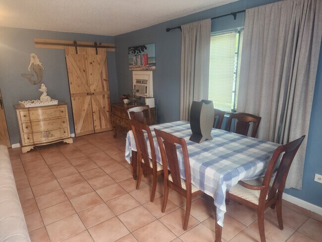 Foto del edificio - 622 10th Ave N