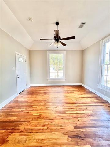 Foto del edificio - 1530 W Woodard St