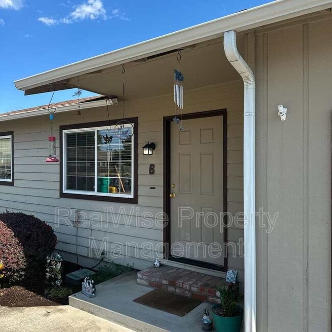 Building Photo - 1312 Dowell Rd