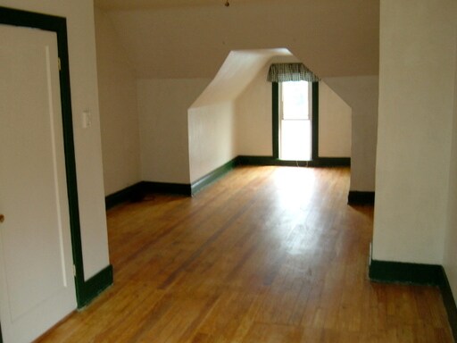 Building Photo - 528 1/2 S 5th St E