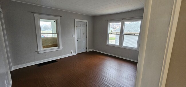 Building Photo - A nicely remodeled 3-bedroom home