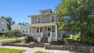 Building Photo - 828 Forest Ave