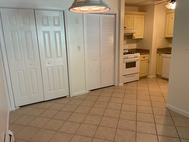 Building Photo - 104 Springbrook Cir