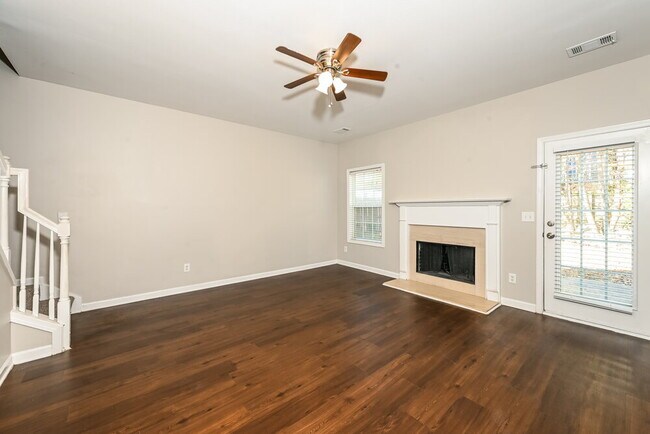 Foto del edificio - 7063 Grand Hickory Dr