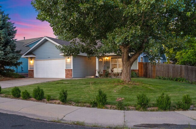 Building Photo - Stylish living in this modern 3 bed 2 bath...