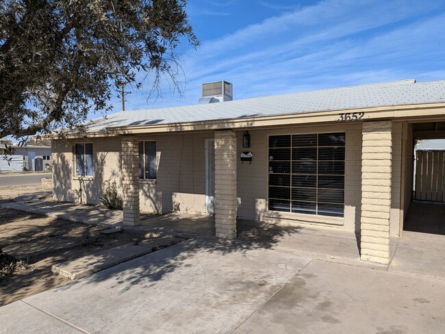 Foto del edificio - 3652 W Vernon Ave