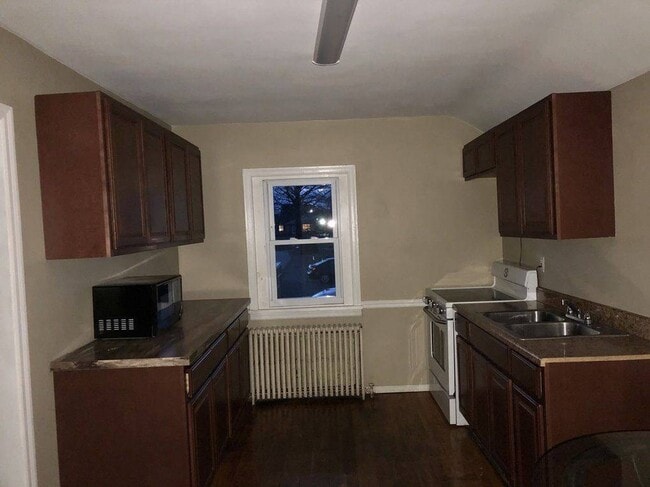 Kitchen - 48 Buckwalter Rd