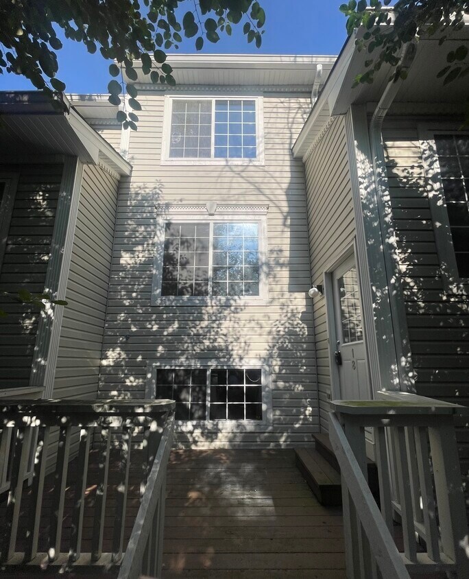 18 S Macgillis Dr, Round Lake, IL 60073 Townhome Rentals in Round