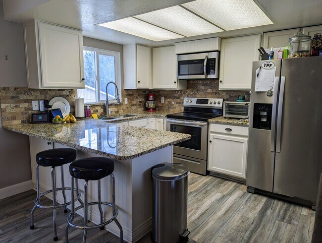 Building Photo - 4 Bedroom/2 Bathroom House in Clearfield