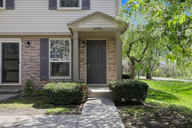 Foto del edificio - 3036 Forest Creek Ct