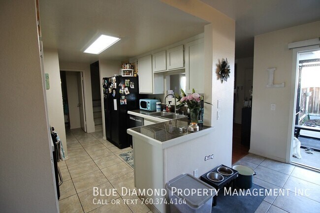 Building Photo - Spacious 3 BR in Oceanside