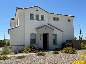 Building Photo - 710 N Bay Dr