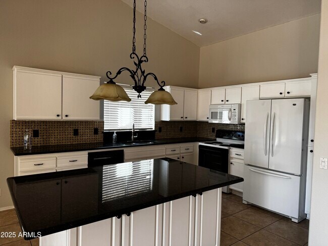 Foto del edificio - 15121 W Fairmount Ave