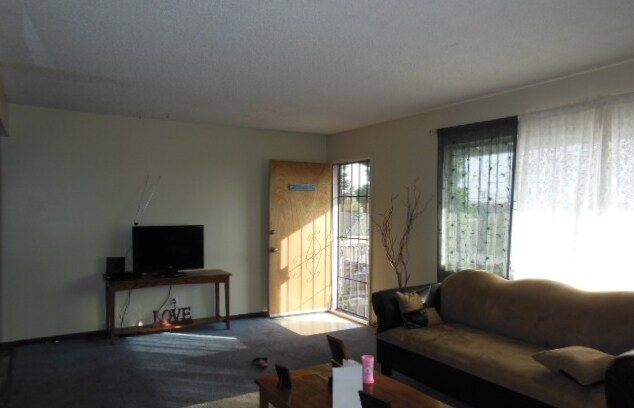 Foto del edificio - 1611 W 205th St