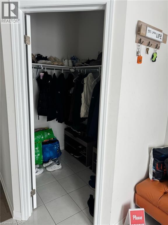 Photo du bâtiment - 8 Lise Ln