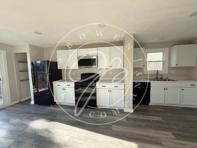 Building Photo - South Toledo  3-Bed Retreat with Spacious ...