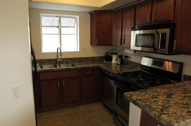 Building Photo - 905 Sea Cliff Way