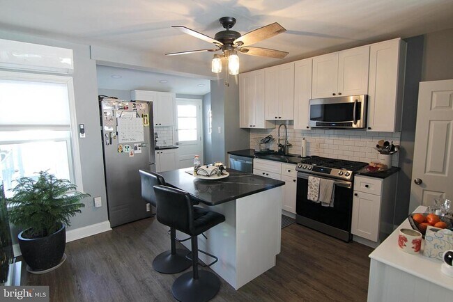 Foto del edificio - 6161 Lawnton St