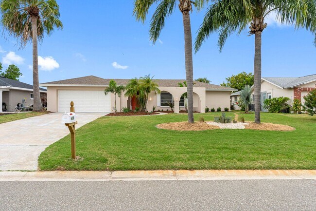 Foto del edificio - Sailboat-Ready Waterfront Home with Spectacular Scenic Views