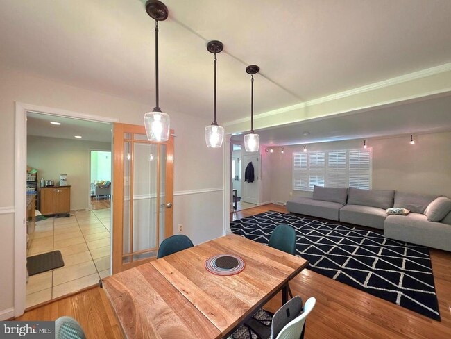 Building Photo - 10930 Howland Dr