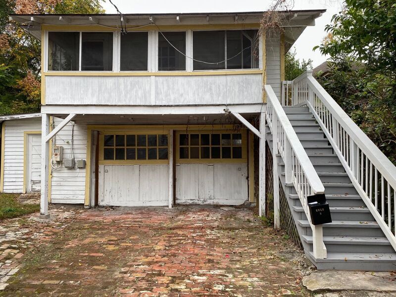 Primary Photo - 2145 Oak St