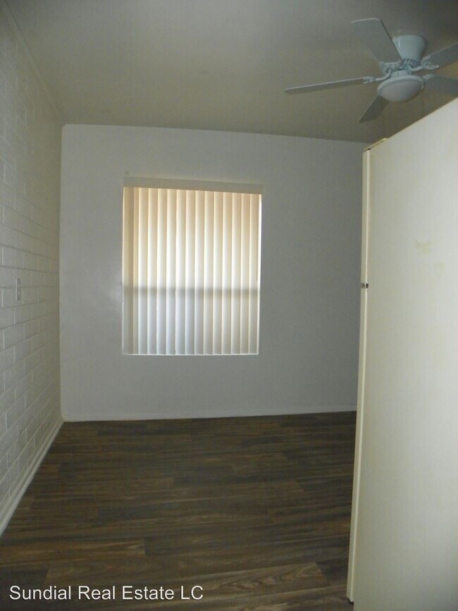Building Photo - 315 W 10th Pl