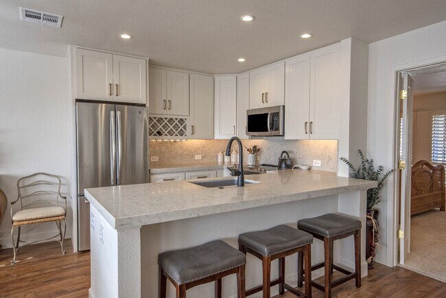 Foto del edificio - Rates Vary $2,245 - $3,495