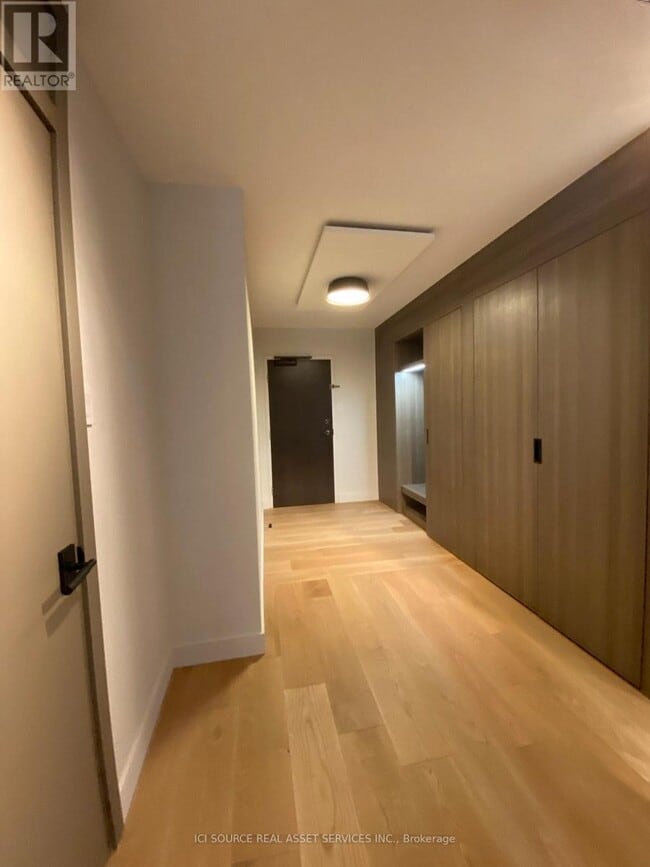 Building Photo - 62 Wellesley St W