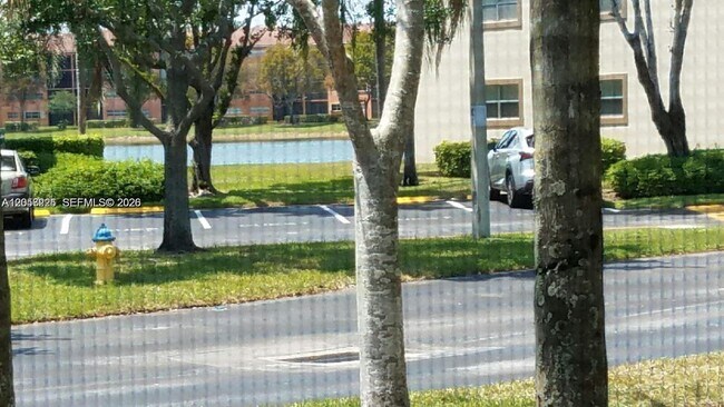 Foto del edificio - 550 SW 137th Ave