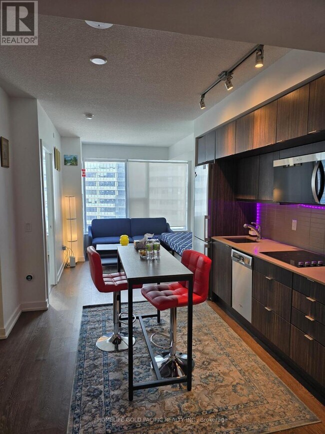 Building Photo - 10 York St