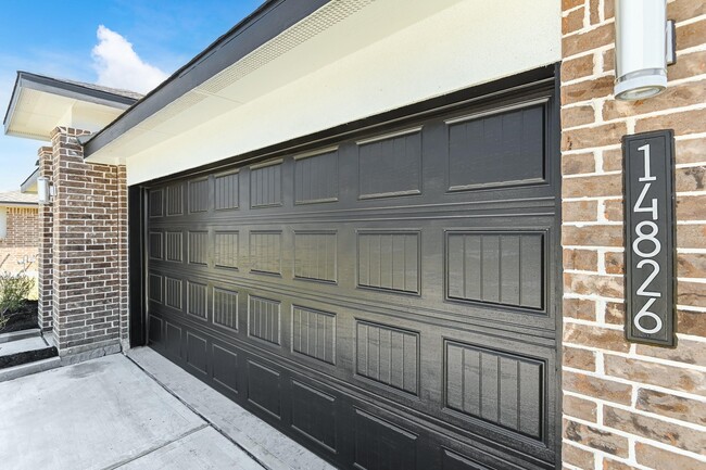 Building Photo - 14826 Cold Water Dr