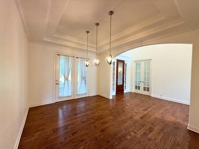 Building Photo - 1205 Golden Gate Dr
