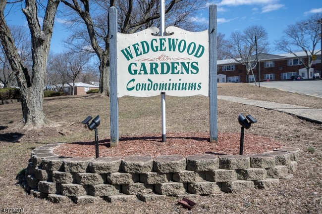 Building Photo - 16 Wedgewood Dr