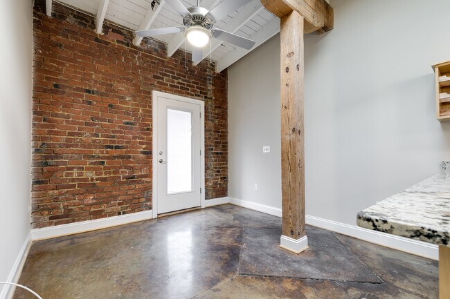 Foto del edificio - 1710 East Franklin St.