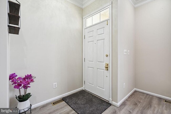 Building Photo - 42929 Shelbourne Square