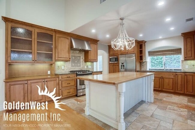 Building Photo - Charming Single Story 3Bdm 2Ba Home in Bea...