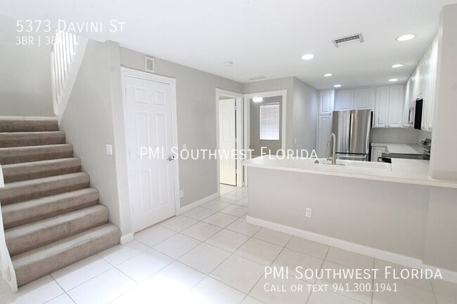 Building Photo - 5373 Davini St
