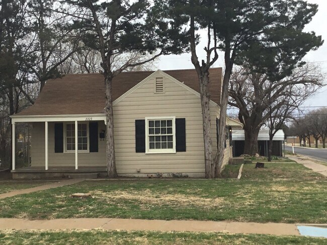 Foto del edificio - 4 Bedrooms/2 Full Baths/2 Living-Dining/2 ...