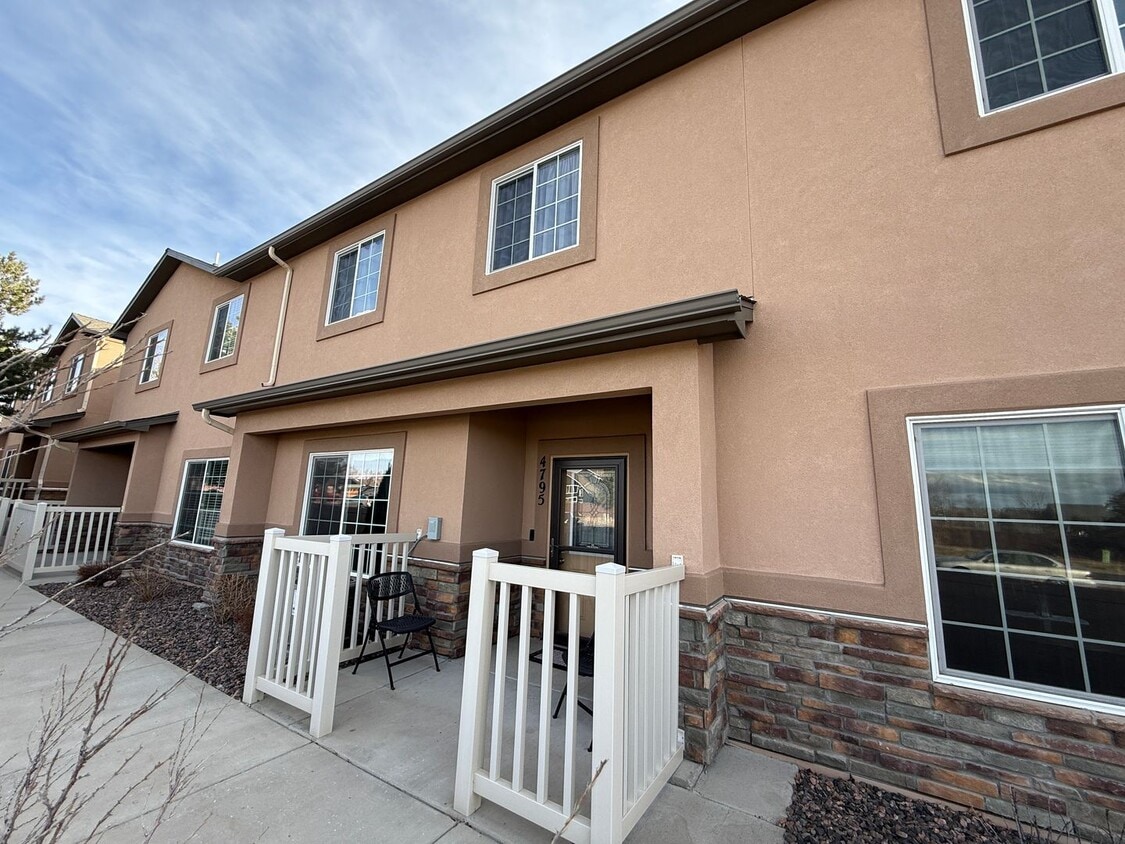 3 Bed 3 Bath Townhome in Stetson Hills – Prime Location Near Powers Corridor! - 3 Bed 3 Bath Townhome in Stetson Hills – Prime Location Near Powers Corridor!