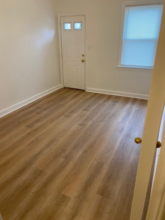 Building Photo - 32 Elsmere Blvd
