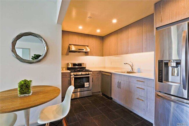 Foto del edificio - 144-38 35th Ave