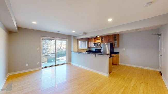 Building Photo - 1384 Bryant St NE