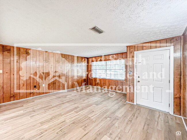 Foto del edificio - 711 W Daughtery Rd