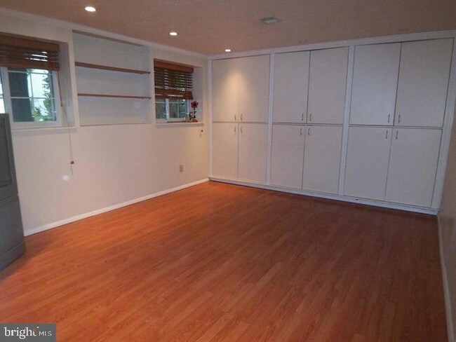 Building Photo - 8490 Rippled Creek Ct