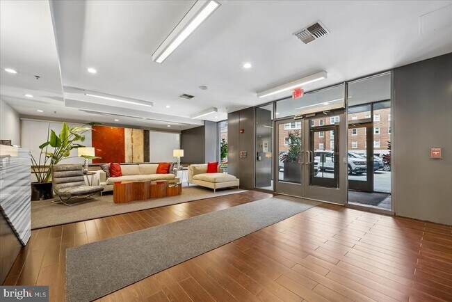 Foto del edificio - 3883 Connecticut Ave NW