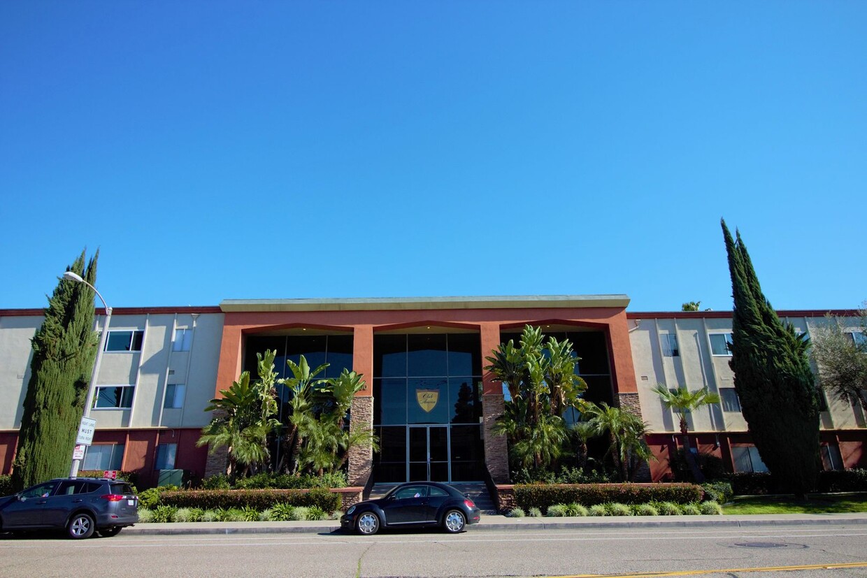 Primary Photo - 1 Bedroom Condo For Lease in Fullerton