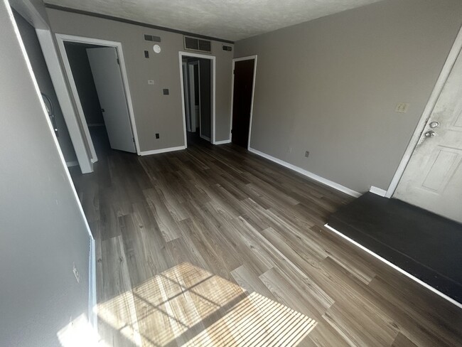 Building Photo - 276 Greenfield Dr